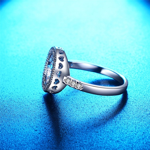 White Circlet of Stones Ring - Picture 4 of 8